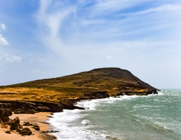 Excursión a La Guajira: Desierto, Cultura y Folklor