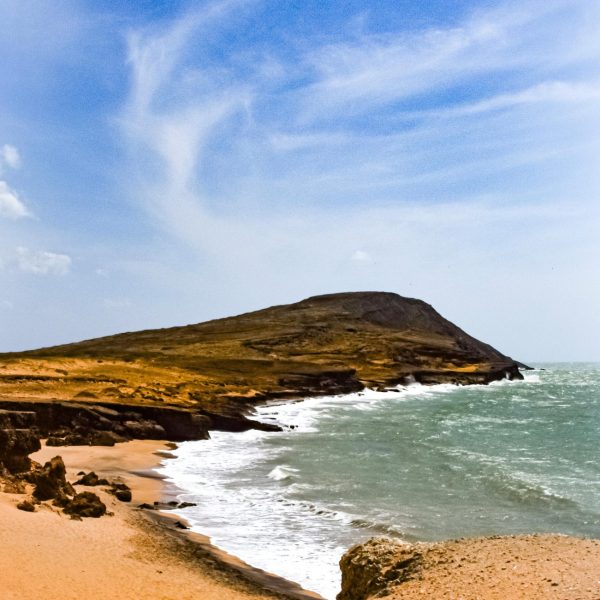 Excursión a La Guajira: Desierto, Cultura y Folklor